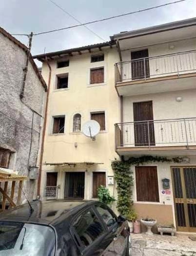 Appartamento con 5 locali in vendita in Via cappello, Crespadoro