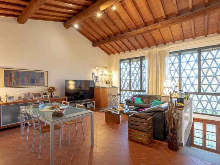 Casa con 6 locali in vendita in via Castiglioni, Montespertoli