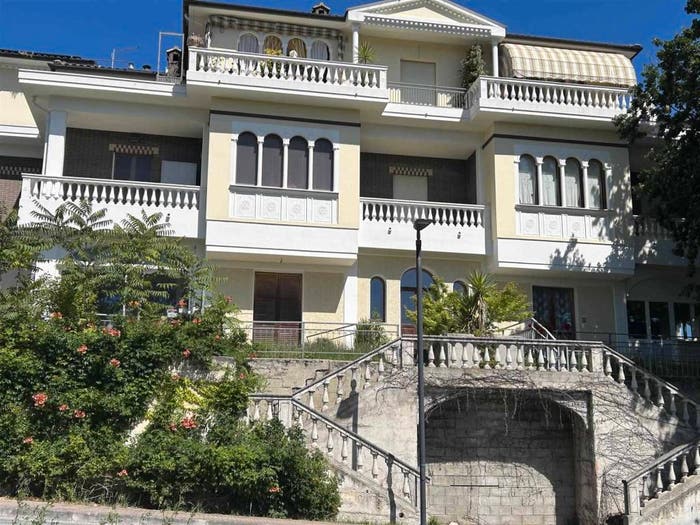 Appartamento con 5 locali in vendita in Via Santa Maria, Monsano