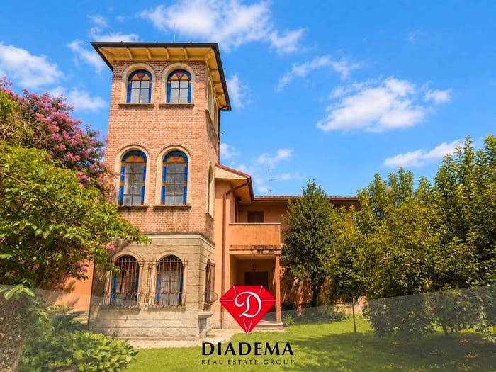 Casa con 6 locali in vendita in Via Virgilio, Centro, Malnate