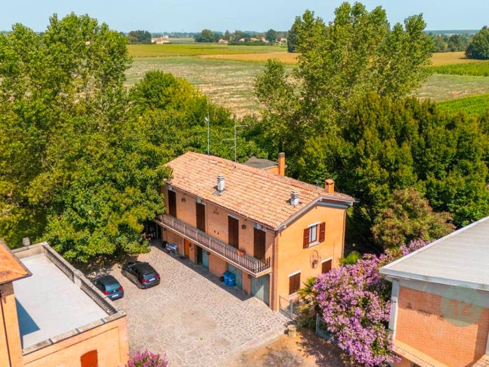 Casa quadrilocale in vendita in Stradello Forghieri, Cortile, Carpi