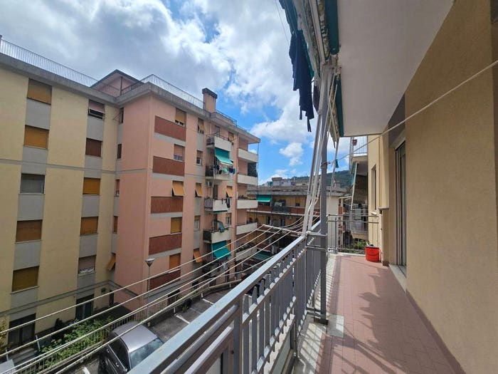 Appartamento quadrilocale in vendita in Via Tortona, Staglieno, Genova