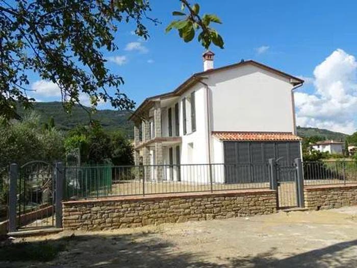 Casa con 5 locali in vendita in Via Alessandro Codivilla No Number, Centro, Castiglion Fiorentino