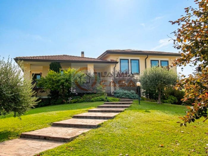 Casa con 6 locali in vendita in Via Santo Stefano Due Carrare, Centro, Due Carrare