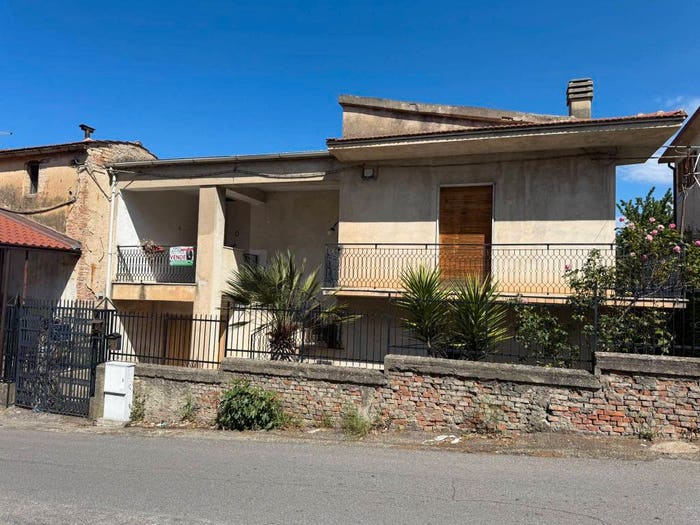 Casa con 6 locali in vendita in Piazza San Nicola, Centro, Rovito