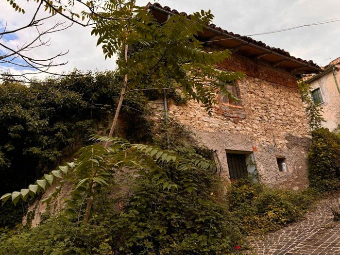Casa trilocale in vendita in Contrada Valle, Cessapalombo
