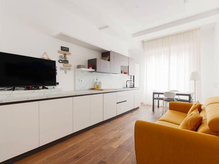 Appartamento trilocale in vendita in Viale Tunisia, Porta Venezia, Milano