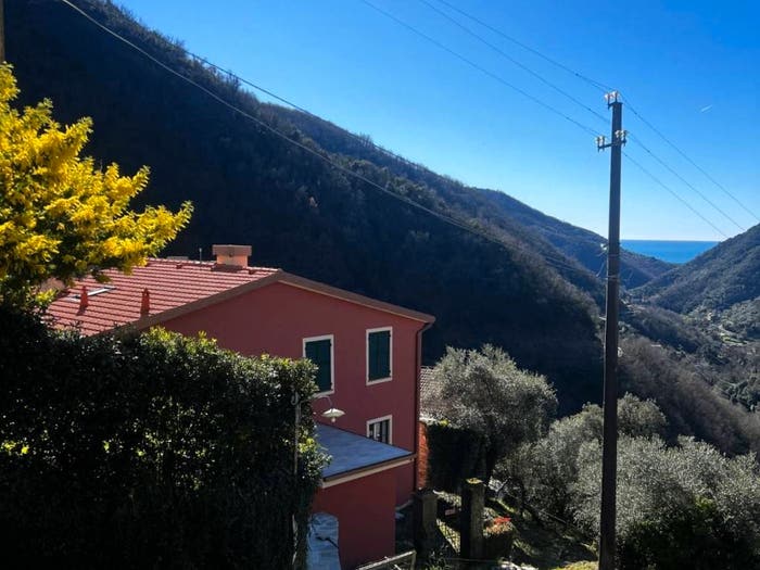 Appartamento trilocale in vendita in Via Rosaiolo, Salto Chiesa, Avegno