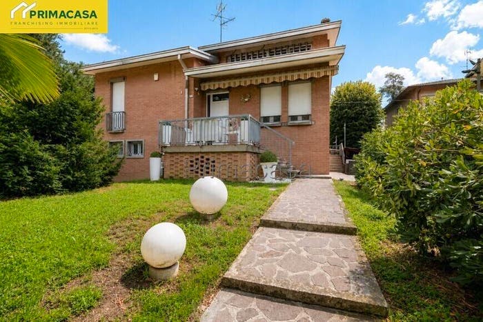 Casa con 6 locali in vendita in Via Isaac Newton, Centro, Correggio