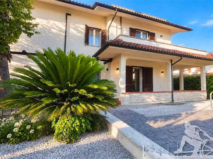 Casa con 6 locali in vendita in Marina Verde Renella, Montignoso