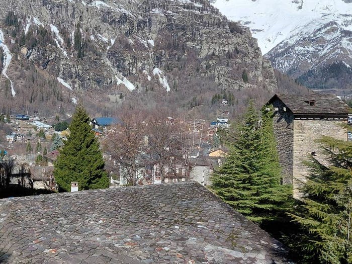 Appartamento trilocale in vendita in Via Beniamino Donzelli, Centro, Courmayeur