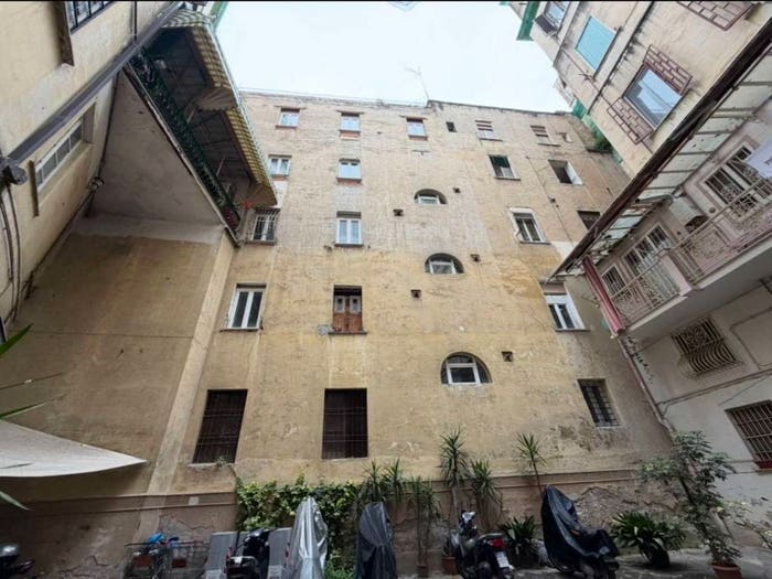 Appartamento quadrilocale in vendita in via Giovanni Scherillo, Tribunali, Napoli
