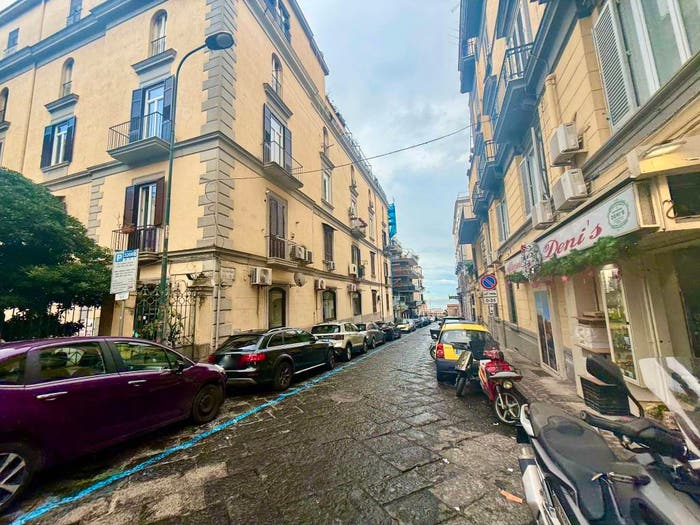 Appartamento bilocale in vendita in Via della Croce Rossa, Chiaia, Napoli