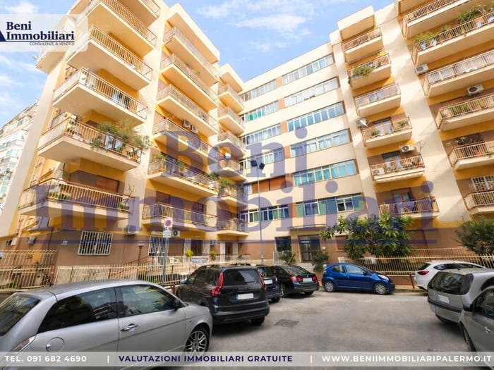 Appartamento con 5 locali in vendita in Via Monte Cuccio, De Gasperi Croce Rossa, Palermo
