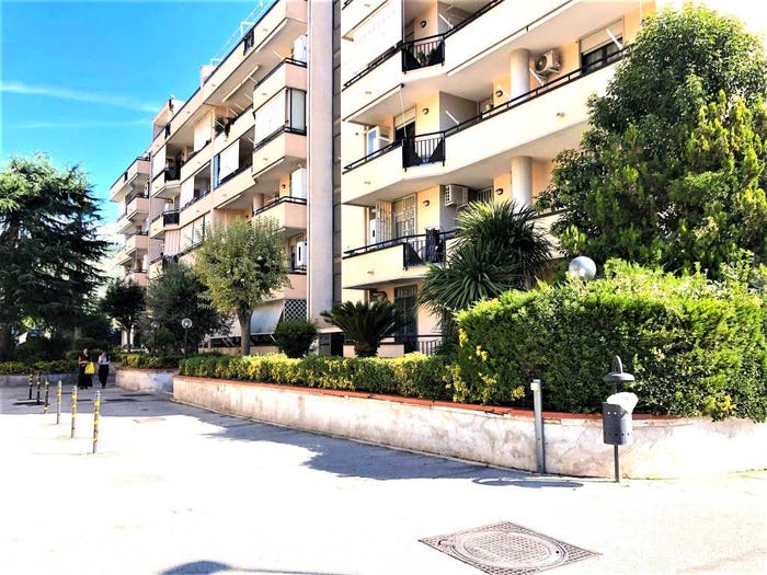 Appartamento con 6 locali in vendita in Via Antonio Niccolini, Via Ruggiero, Caserta
