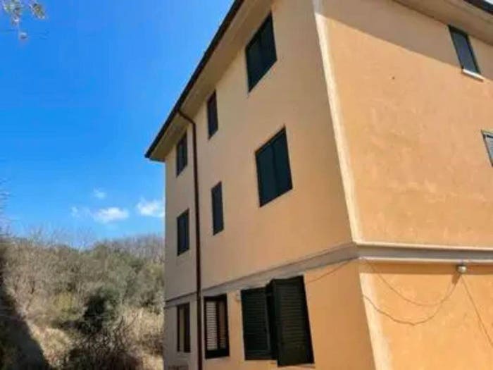 Casa con 6 locali in vendita in Via Ticino, Fabro