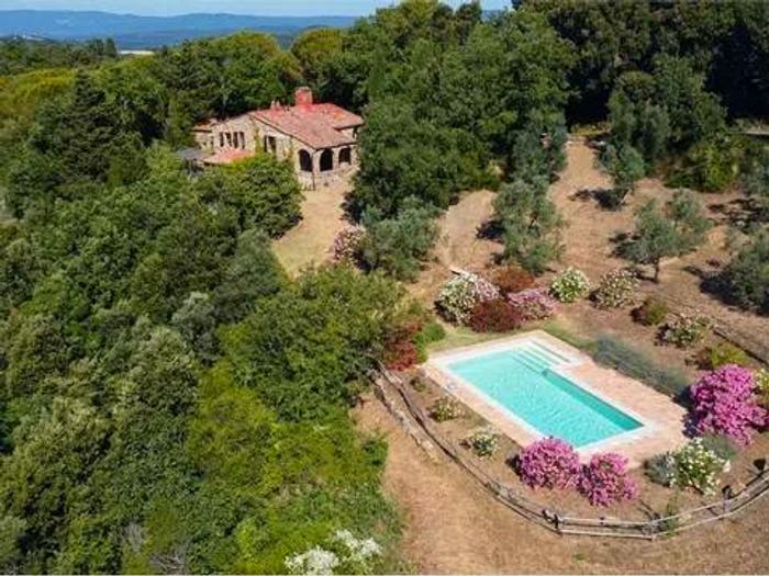 Casa con 6 locali in vendita in Campagna Circostante No Number, Centro, Monterotondo Marittimo