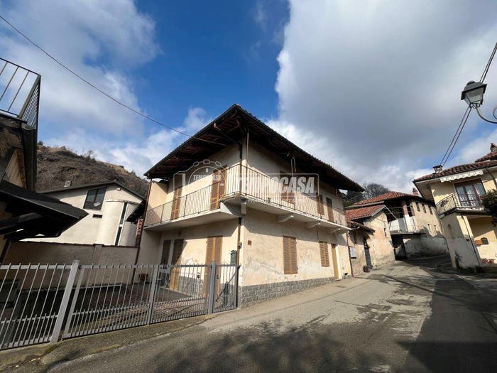 Casa con 6 locali in vendita in Via Montegrappa, Centro, Baldissero Canavese