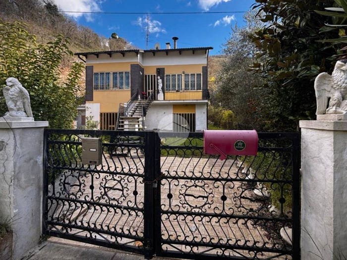 Casa quadrilocale in vendita in Via Sant'Antonio, Fossombrone
