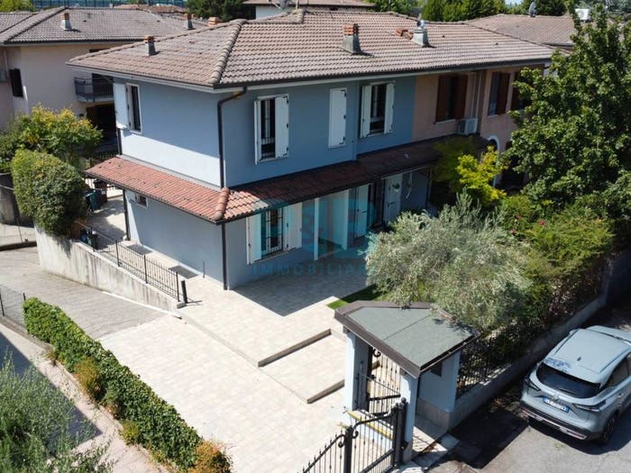 Casa quadrilocale in vendita in Via Sandro Pertini, Brescia Due, Brescia