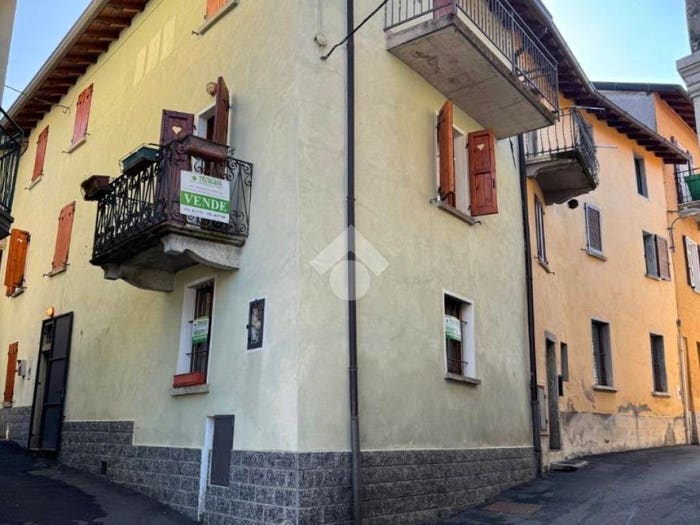 Appartamento quadrilocale in vendita in Via Pighini, San Fedele Intelvi, Centro Valle Intelvi