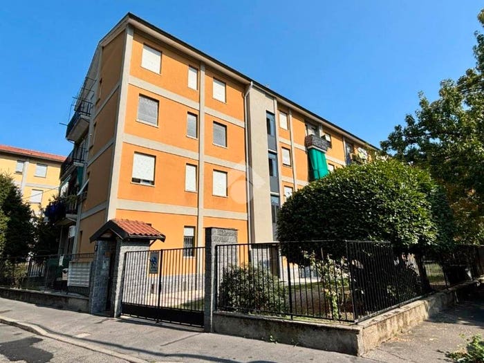 Appartamento trilocale in vendita in Via cantello, Baggio, Milano