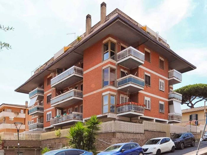 Appartamento quadrilocale in vendita in Via A Santovetti, Centro, Grottaferrata