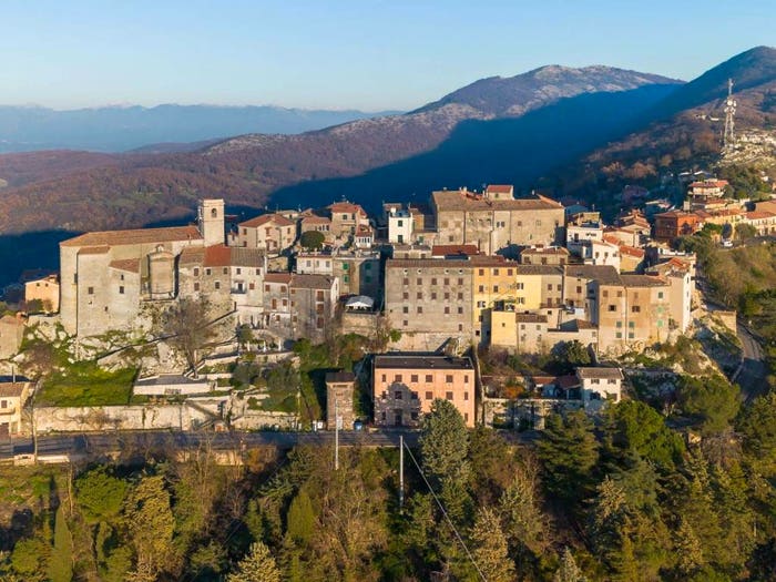 Appartamento quadrilocale in vendita in Via San Michele, Centro, Rocca Massima
