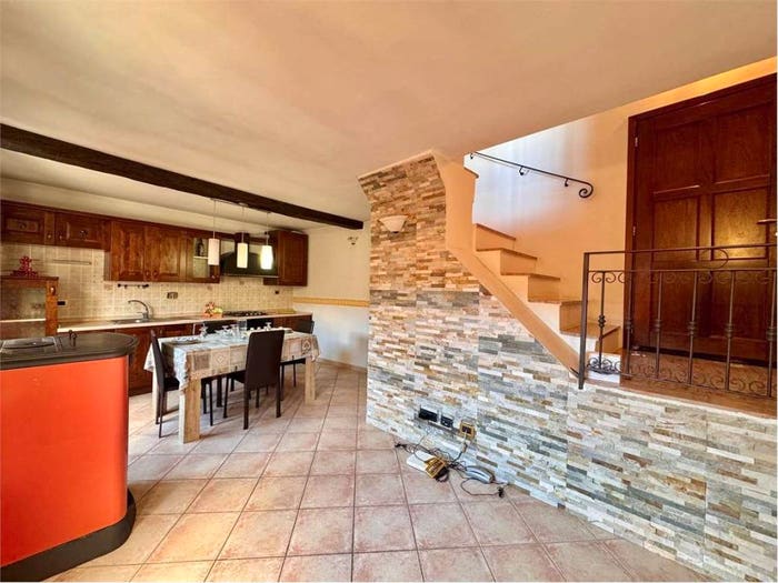 Casa con 5 locali in vendita in Piazza Castello, Centro, Aurigo