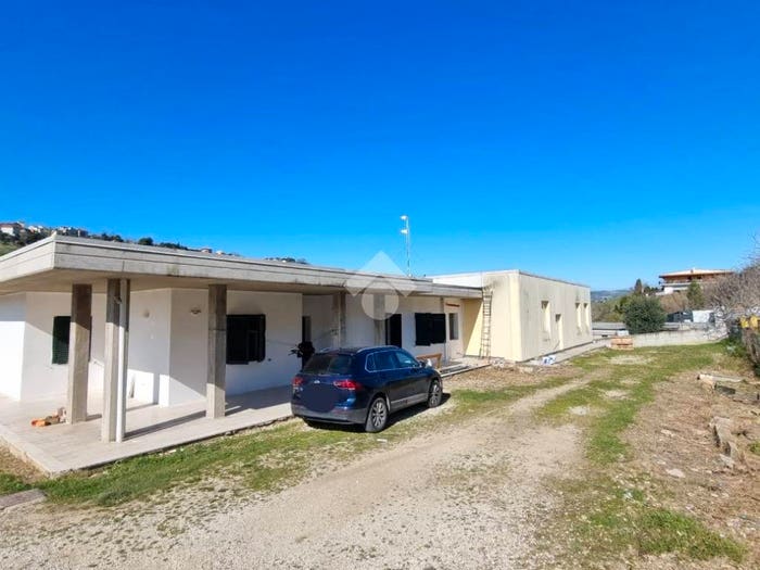 Casa con 6 locali in vendita in Via degli artigiani, Castorano