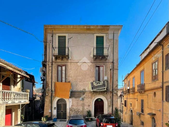Appartamento quadrilocale in vendita in Via Cafarone, Centro Storico, Cosenza