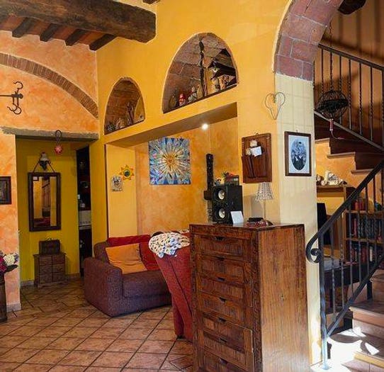 Casa quadrilocale in vendita in Via Provinciale Pratese, Centro, Agliana