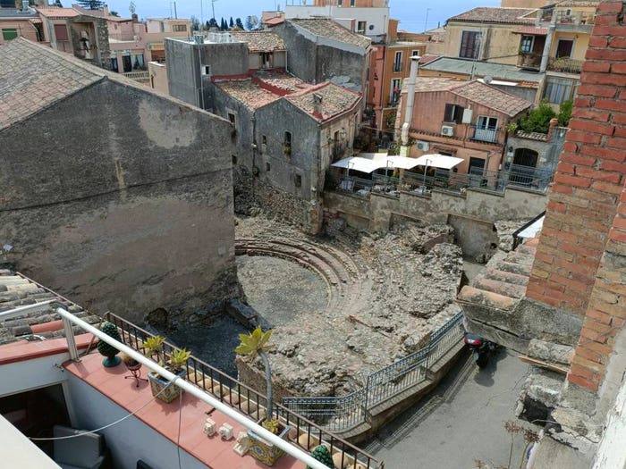 Casa con 5 locali in vendita in VIA CIRCONVOLLAZIONE, Centro, Taormina
