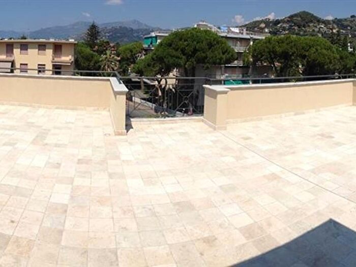 Casa quadrilocale in vendita in Via Girolamo Rossi, Centro, Bordighera