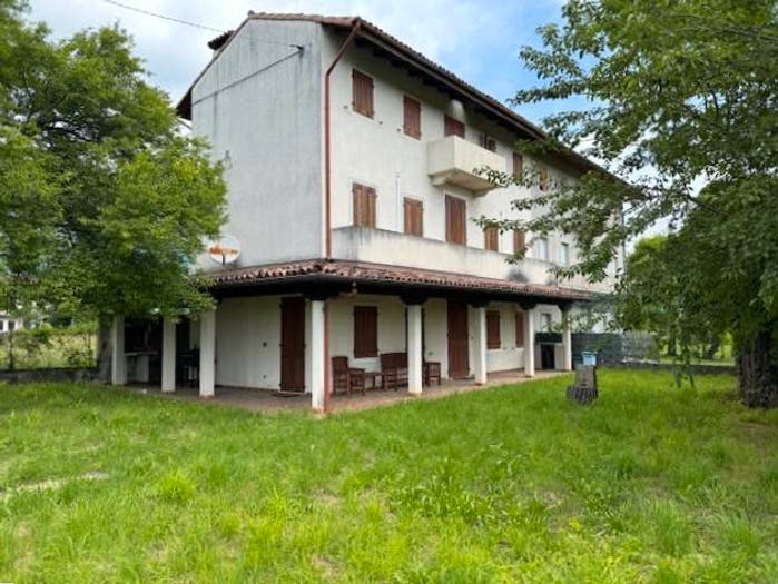 Casa con 6 locali in vendita in Via Novembre, Aviano