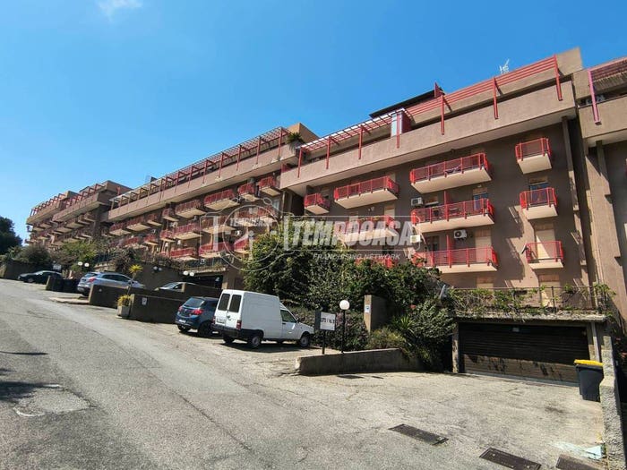 Appartamento trilocale in vendita in Salita VILLA CONTINO, Villaggio Santo, Messina