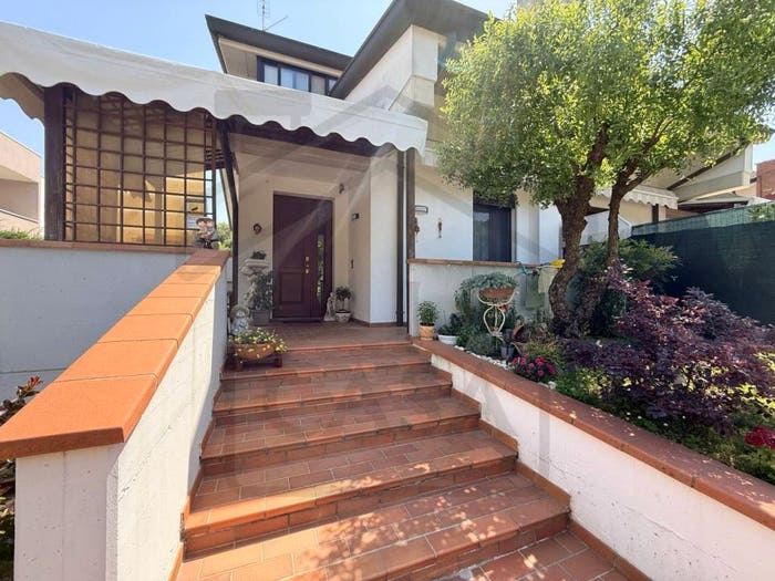 Casa con 5 locali in vendita in Via Enrico Bernardi, Centro, Abano Terme