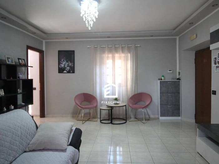 Appartamento trilocale in vendita in Largo Caprera, Giove