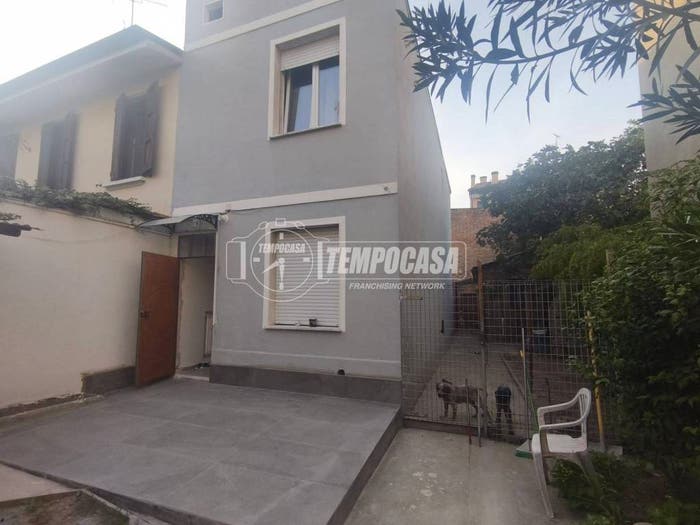 Casa trilocale in vendita in Via Olindo Malagodi, Cento Paese, Cento