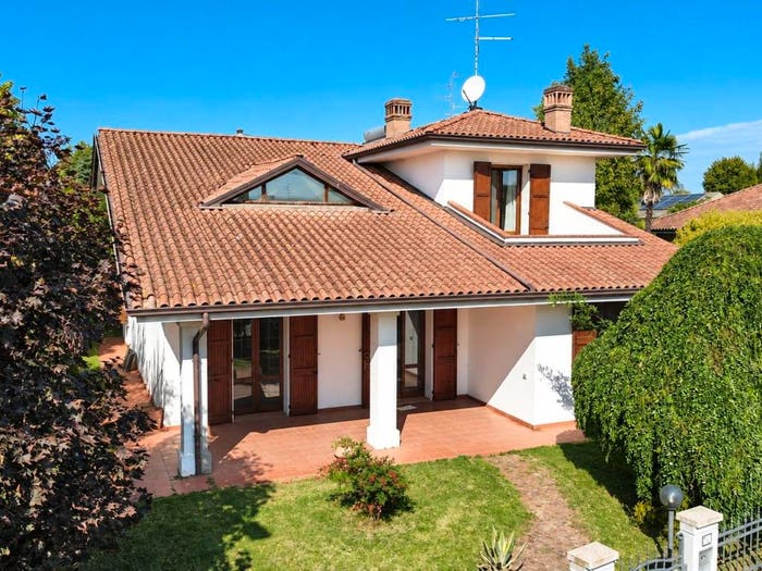 Casa con 6 locali in vendita in Centro, Novellara