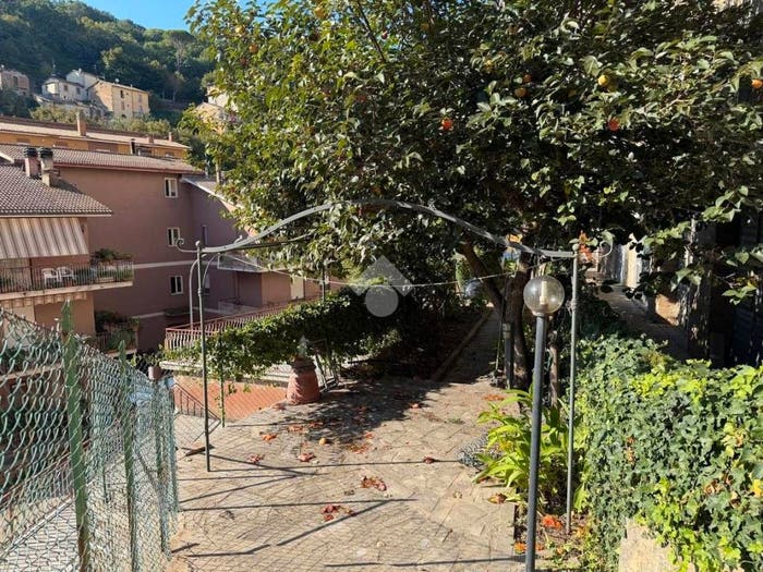 Appartamento quadrilocale in vendita in Appartamento indipendente Viale Ernesto Monaci, Centro, Soriano nel Cimino