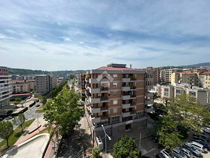 Appartamento con 5 locali in vendita in Viale Giovanni e Francesca Falcone, Mancini, Cosenza