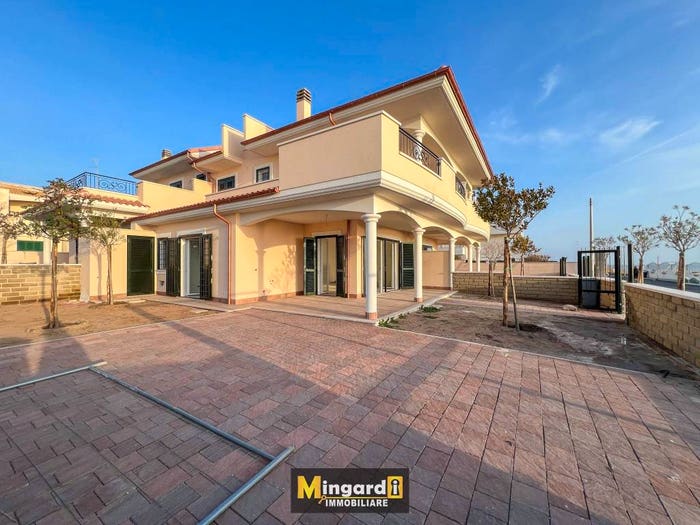 Casa quadrilocale in vendita in Lungomare Sirene, Lido di Cincinnato Sirene, Anzio