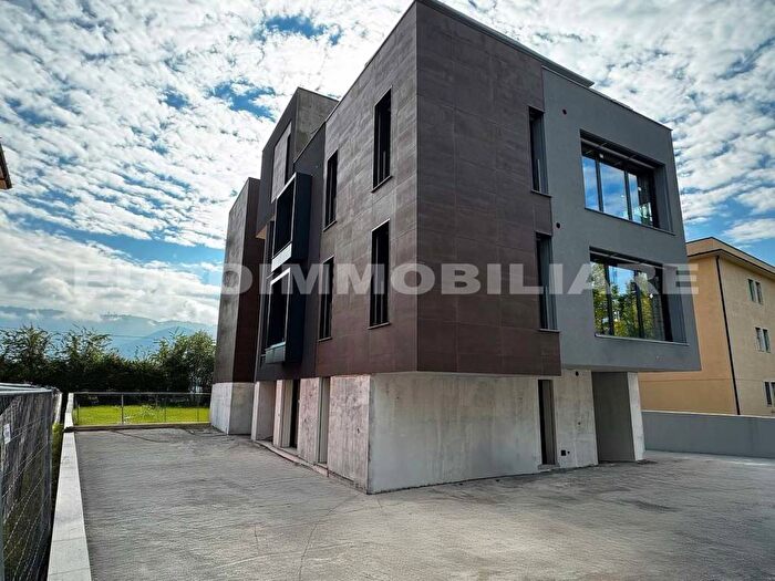 Appartamento quadrilocale in vendita in Via Stretta, Casazza, Brescia