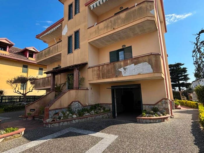 Casa con 6 locali in vendita in Via Staffetta, Varcaturo, Giugliano in Campania