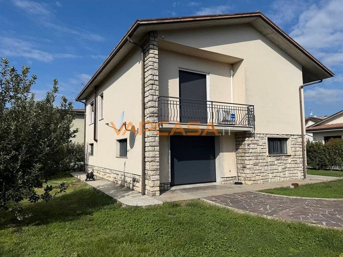 Casa quadrilocale in vendita in VIA BRESCIA, Centro, Grumello del Monte