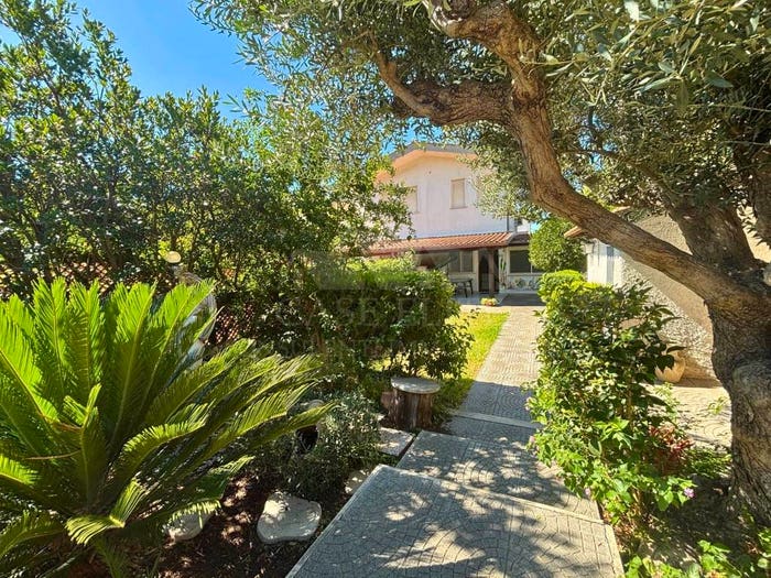 Casa quadrilocale in vendita in Via delle Pinete, Torre Marina Lido di Tirrenella, Ardea