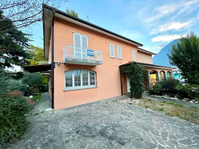 Casa con 6 locali in vendita in Via Gaetano Donizetti, Centro, Albino