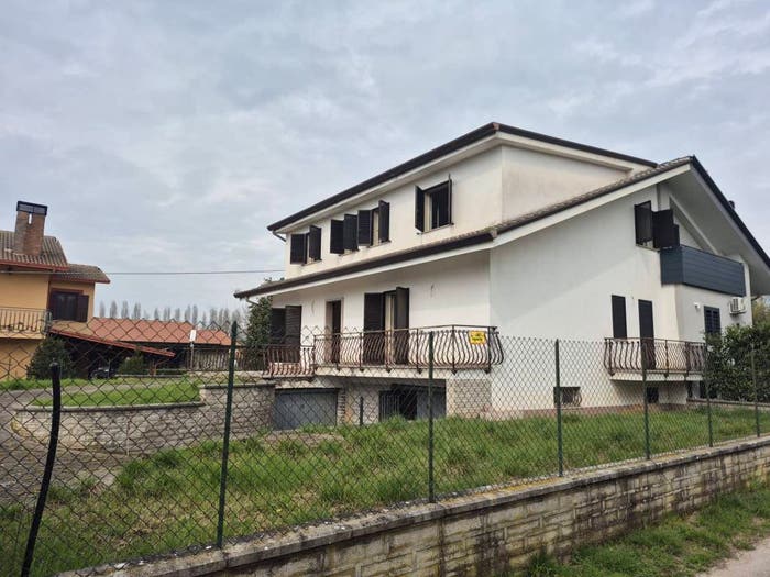 Casa con 6 locali in vendita in Via Colle del Papa, Alatri