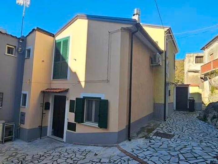 Casa con 5 locali in vendita in Cavour, Centro, Torraca